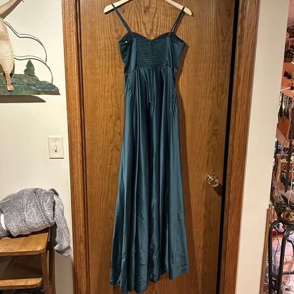 B Darlin Juniors Pleated Bodice High Slit Evening Gown. 
Size 3/4 Hunter Green - Picture 2 of 5